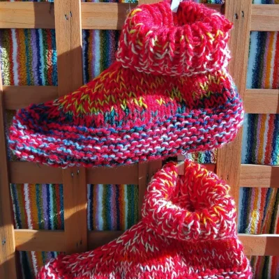 Chaussons-Chaussons en laine-Laine teintée-Chaussons maison-Chaussons adulte-accéssoire chaussons